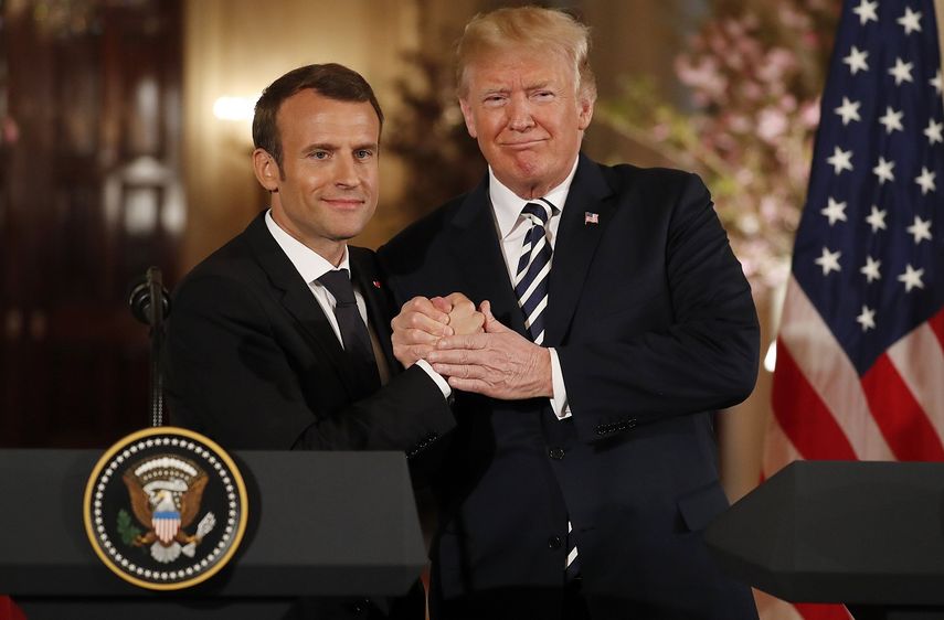 El presidente de Francia, Emmanuel Macron (izq.), y el de EEUU, Donald Trump (der.), ofrecen una rueda de prensa después de una ceremonia de bienvenida en la Casa Blanca, en Washington DC, el 24 de abril de 2018.