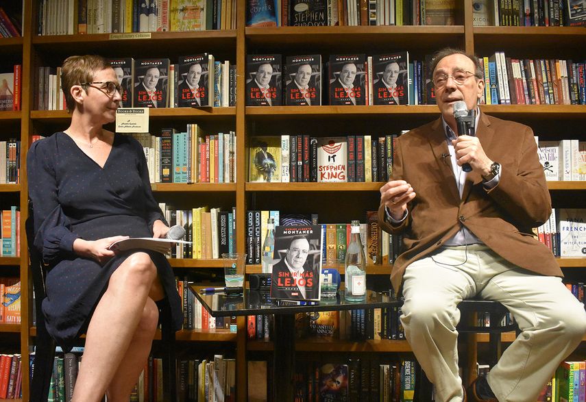 El autor present&oacute; su obra el 12 de diciembre, junto a su hija, Gina Montaner, en Books & Books de Coral Gables, Florida