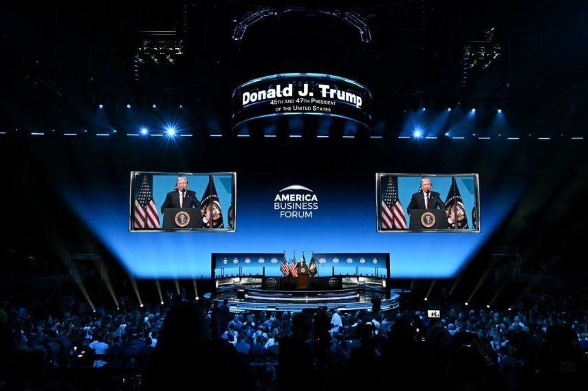 El presidente Donald Trump habla en el Foro Empresarial Estadounidense en el Kaseya Center en Miami el 5 de noviembre de 2025.