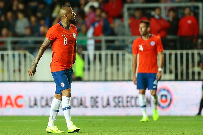 En el plano futbolístico, la selección de&nbsp;Chile&nbsp;ha recibido duras críticas tras perder por 2-3 ante su similar de Costa Rica en un amistoso disputado la noche de este viernes en la ciudad de Rancagua.