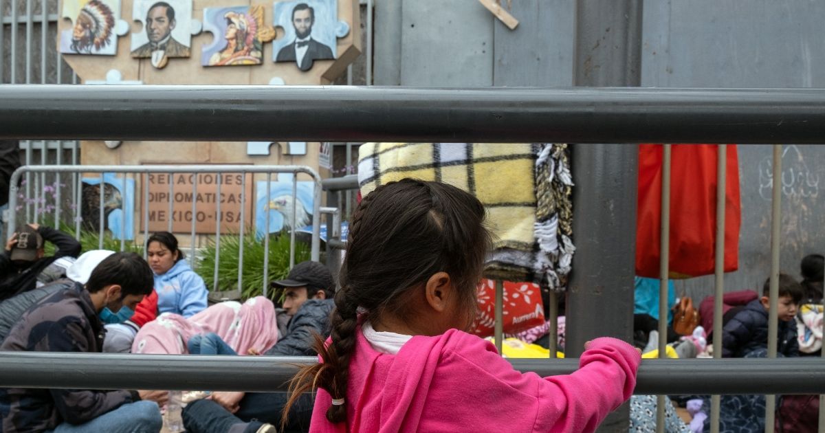 Advierten que niños migrantes enfrentan peligro, separación e inseguridad en la frontera mexicana