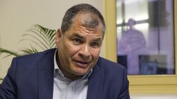 Fotografía del 11 de abril de 2019 en Bruselas de Rafael Correa, expresidente de Ecuador.