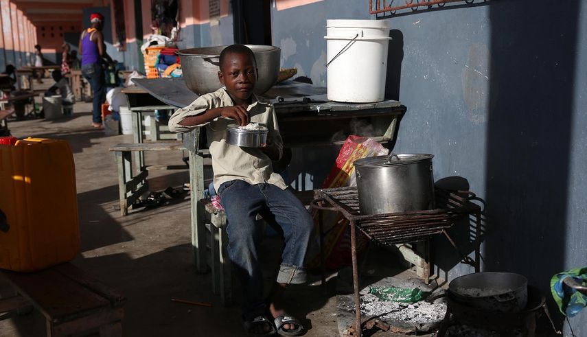 Un niño haitiano damnificado tras el paso del huracán Matthew.