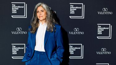 La escritora argentina Selva Almada posa en la alfombra roja a su llegada a la ceremonia de entrega del Premio Internacional Booker 2024, en la Tate Modern en el centro de Londres, el 21 de mayo de 2024. &nbsp; &nbsp;