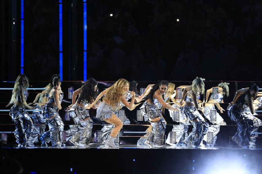 Shakira actúa en el medio tiempo de la final de la Copa América 2024.