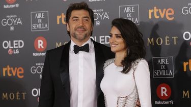 Javier Bardem y Penélope Cruz llegan a la ceremonia de los Premios Goya en Madrid el 3 de febrero de 2018.