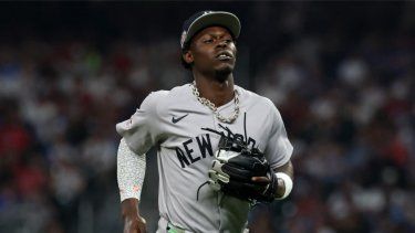 Jazz Chisholm Jr. # 13 de los Yanquis de Nueva York corre fuera del campo después de la quinta entrada del Juego de Estrellas de la MLB en Truist Park el 15 de julio de 2025 en Atlanta, Georgia.&nbsp;