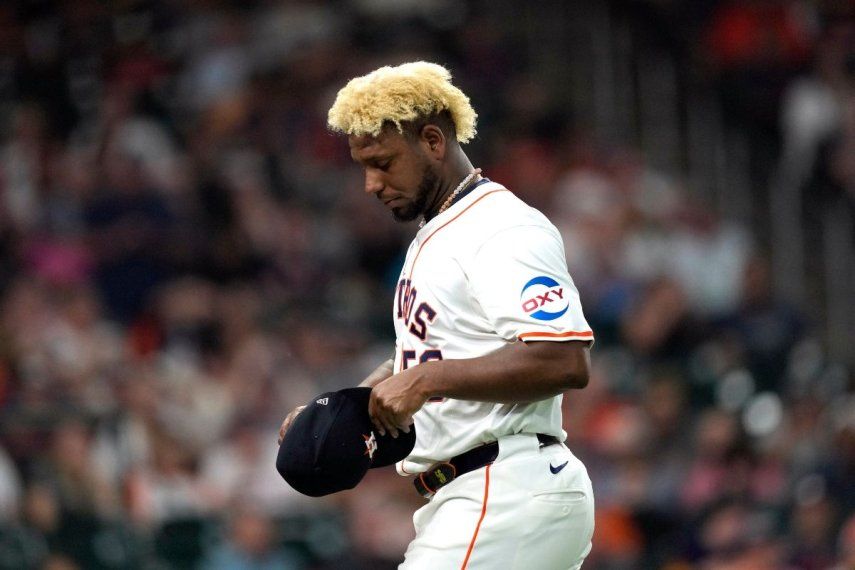 Ronel Blanco de los Astros de Houston tras ser expulsado por usar una sustancia ilegal en el juego ante los Atléticos de Oakland, el martes 14 de mayo de 2024, en Houston.&nbsp;