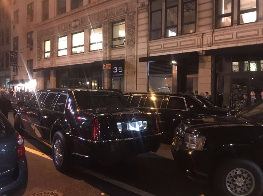 La Bestia, vehículo que transporta al presidente de EEUU, en las afueras del restaurant Cosme