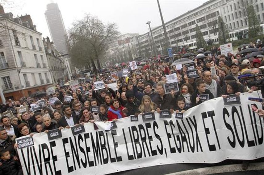 Unas 700.000 personas asistieron a marchas por todo el país en solidaridad con las víctimas. Foto EFE