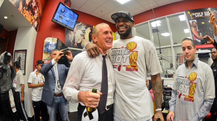 James no tenía una buena relación con el entrenador Erik Spoelstra.