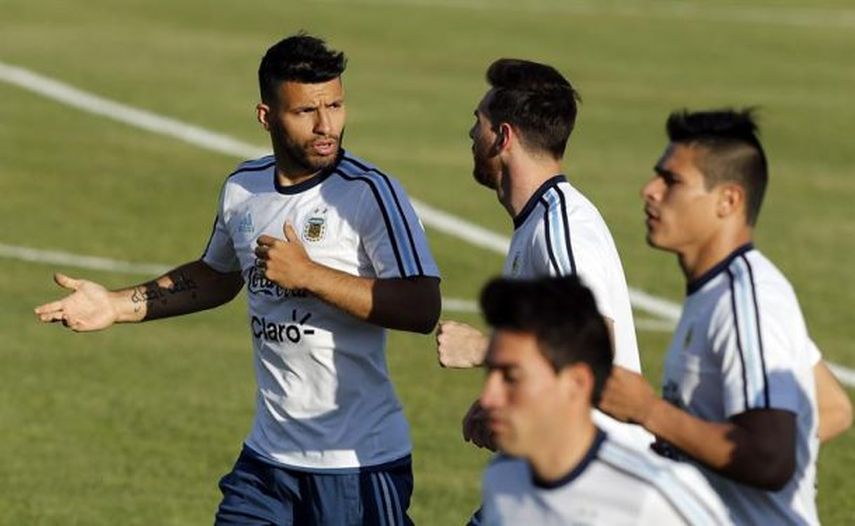 Aguero y Messi podrían ser la dupla atacante que enfrente a la Vinotinto. (EFE)