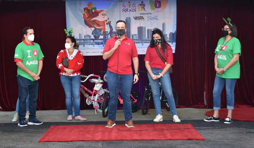 Jorge Plasencia preside el evento de Amigos For Kids, la organización sin fines de lucro con sede en Miami dedicada a prevenir el abuso y la negligencia infantil, lleva a cabo su recaudación anual de juguetes por la temporada festiva hasta mañana 13 de diciembre.