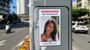 Afiche reclama liberación de una de las secuestradas