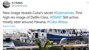 Captura de Pantalla de la cuenta de Twitter&nbsp;@CovertShores&nbsp;en el que se observa el submarino en el puerto de La Habana.&nbsp;