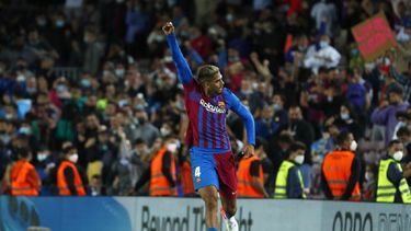 Araujo salva el empate para un Barcelona que certifica su crisis