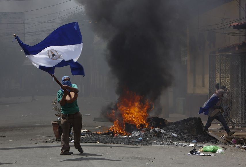La bandera Azul y Blanco se ha convertido en un símbolo de la lucha contra la segunda dictadura sandinista que encabeza Daniel Ortega.