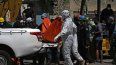 Los trabajadores de rescate de Jordania cargan un cadáver en un camión en Caraballeda, estado La Guaira, Venezuela, el 1 de julio de 2026, después de los terremotos gemelos del 24 de junio.