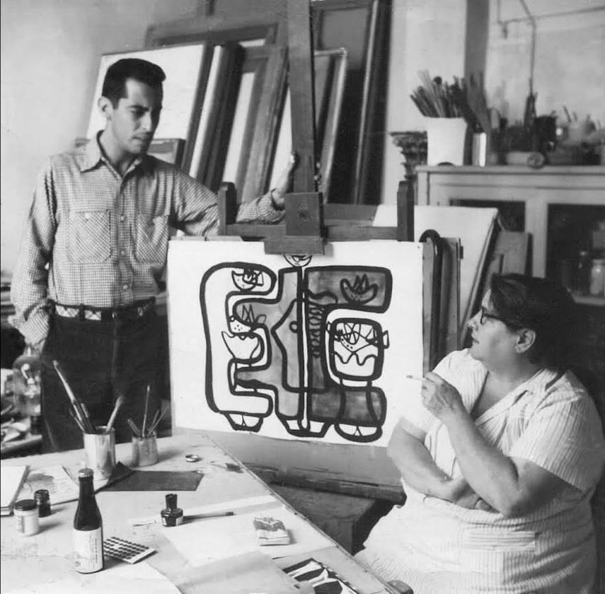 Manuel Reguera Saumell con Amelia Peláez en el estudio de la pintora.