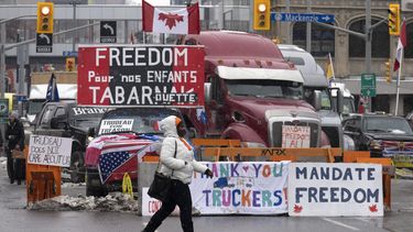 Protesta de camioneros por restricciones en Canadá crece y fomenta similares
