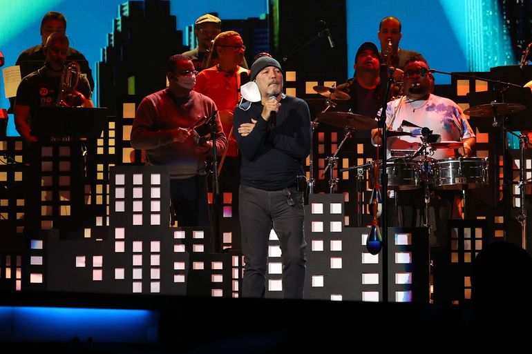 Rubén Blades actúa en el escenario durante los ensayos de la 22a Entrega Anual del Latin GRAMMY en el MGM Grand Hotel & Casino el 15 de noviembre de 2021 en Las Vegas, Nevada. 