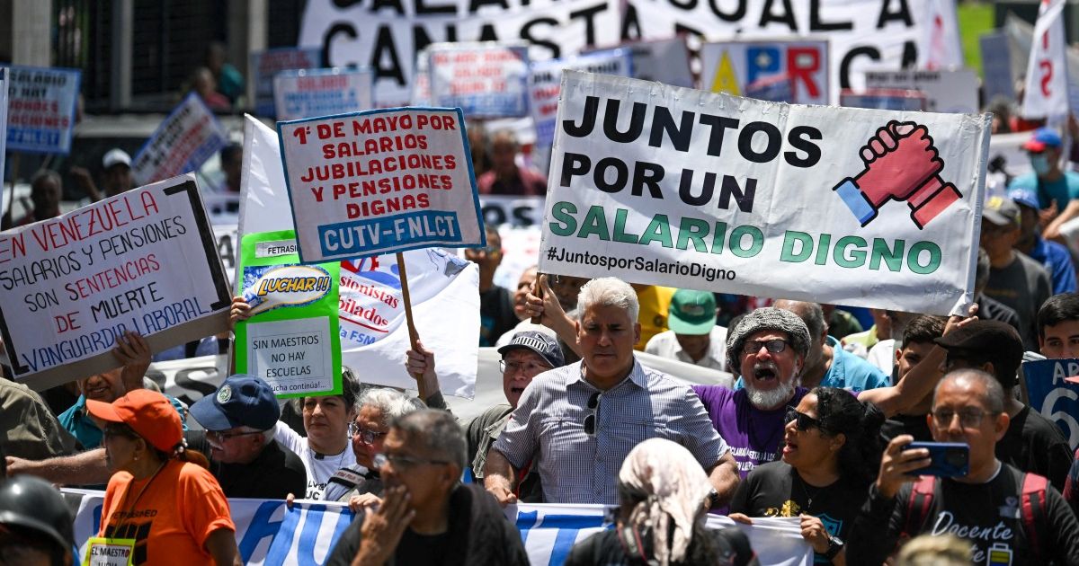 Venezolanos desafían al régimen de Maduro y piden “aumento salarial real”