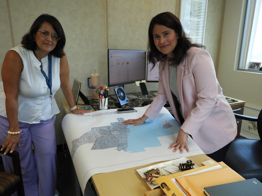 Loren Parra, directora de DERM, junto a Natalia Jaramillo, Chief of External Affairs de Miami-Dade Environment. 