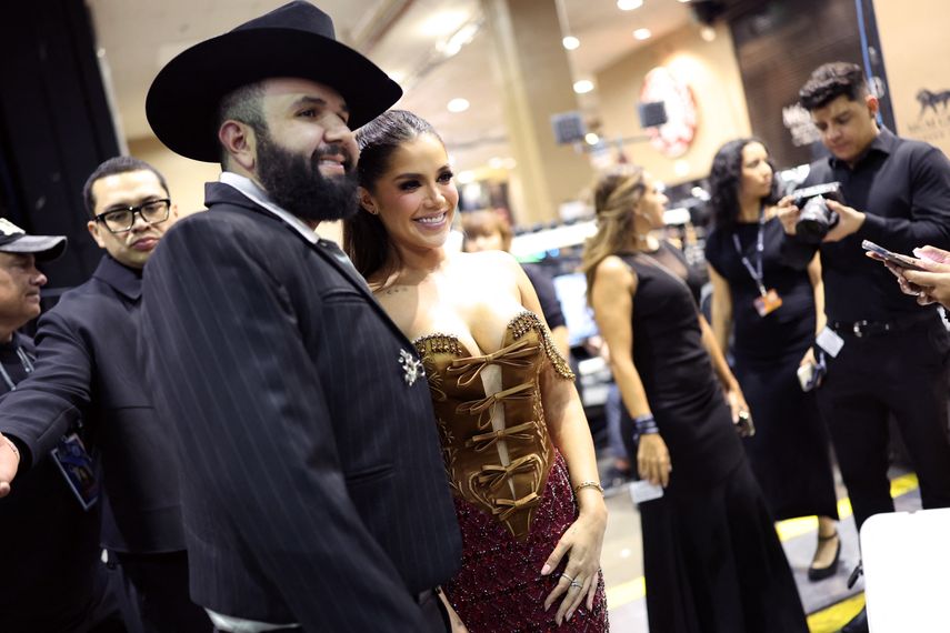 De acuerdo a Uribe, el cantautor mexicano Carín Leon junto a su novia Meylin Zúñiga fueron la pareja mejor vestida de la ceremonia