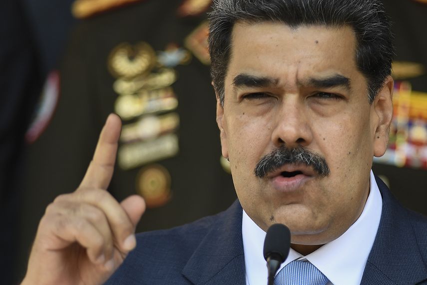 En esta fotograf&iacute;a de archivo del 12 de marzo de 2020, el&nbsp;dictador venezolano Nicol&aacute;s Maduro ofrece una conferencia de prensa en el Palacio de Miraflores en Caracas, Venezuela.&nbsp;