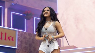 Becky G canta en el Festival de Música y Artes de Coachella en Indio, California, el 24 de abril de 2022.