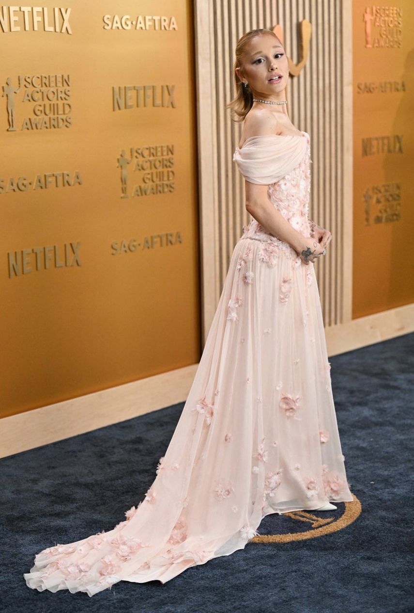 La cantautora estadounidense Ariana Grande llega a la 31.ª edición de los premios del Sindicato de Actores de Cine en el Auditorio Shrine de Los Ángeles, el 23 de febrero de 2025.&nbsp;