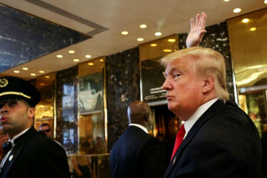 Donald Trump saluda a sus partidarios. (AFP)