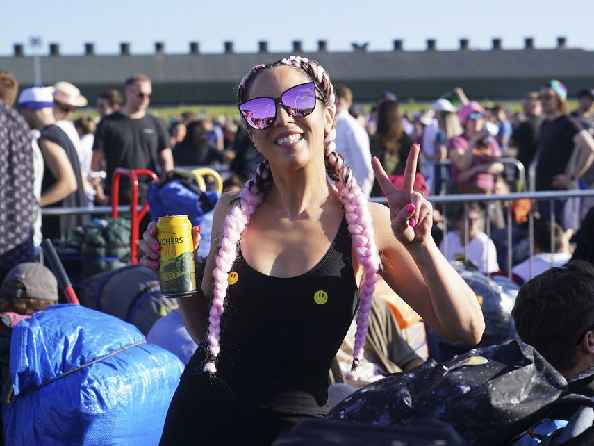 Gente hace cola para entrar el primer día del Festival de Glastonbury en Worthy Farm, en Somerset, Inglaterra, el miércoles 22 de junio de 2022.&nbsp;&nbsp;