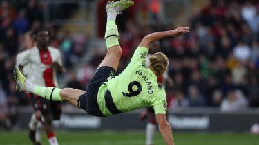 El noruego Erling Haaland anota el tercer gol del encuentro para el Manchester City ante el Southampton