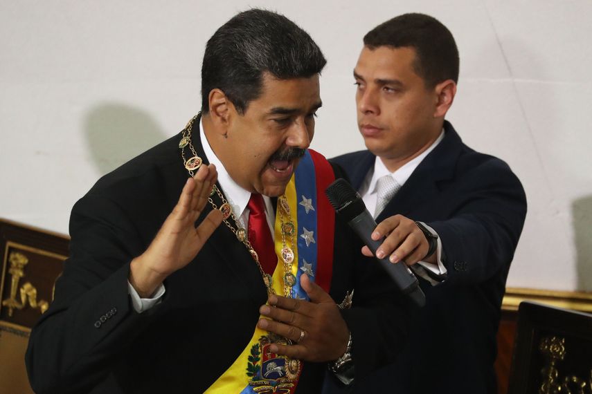 Maduro juró promover la unión nacional, el encuentro y la reconciliación del pueblo de&nbsp;Venezuela y ser leal al legado histórico del Libertador Simón Bolívar y de Hugo Chávez, su padre político.