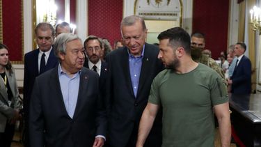 El presidente de Ucrania, Volodímir Zelenski, se reunió con su homólogo de Turquía durante una gira para presionar por el acceso de su país a la OTAN