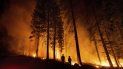 Unos miembros del Departamento Forestal y de Protección contra Incendios de California supervisan un operativo contra incendios, mientras las llamas arrasan con el bosque nacional de Lassen, el lunes 26 de julio de 2021. Unos miembros del Departamento Forestal y de Protección contra Incendios de California supervisan un operativo contra incendios, mientras las llamas arrasan con el bosque nacional de Lassen, el lunes 26 de julio de 2021.