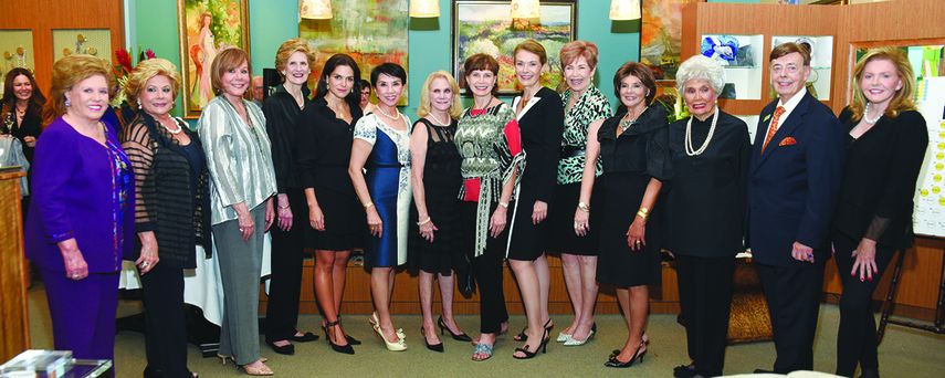 Grupo de homenajeadas del 2015. (CORTESÍA)