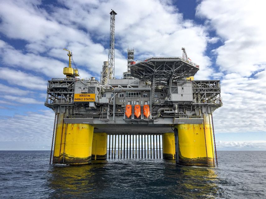 Foto de una plataforma de extracción de petróleo.