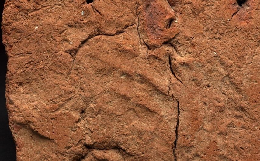 Huella humana de 4.000 años descubierta en la base de una casa de almas egipcia. &nbsp; &nbsp;