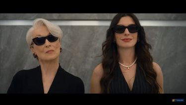 Las actrices Meryl Streep y Anne Hathaway interpretan a Miranda Priestly y Andy Sachs, respectivamente, en The Devil Wears Prada 2.&nbsp;