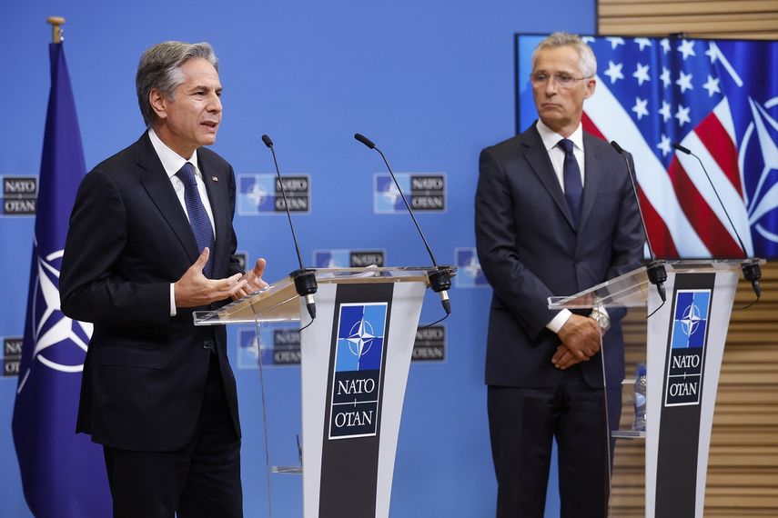 El secretario de Estado de EEUU, Antony Blinken, habla durante una conferencia de prensa conjunta con el secretario general de la OTAN, Jens Stoltenberg (R), en Bruselas el 9 de septiembre de 2022, un día después de su visita no anunciada a Ucrania.