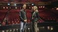 Justin Guarini, a la izquierda, y Briga Heelan, estrellas del musical Once Upon a One More Time, show inspirado en la música de Britney Spears, posan para una foto en el Teatro Marquis de Nueva York el 7 de junio de 2023.&nbsp;
