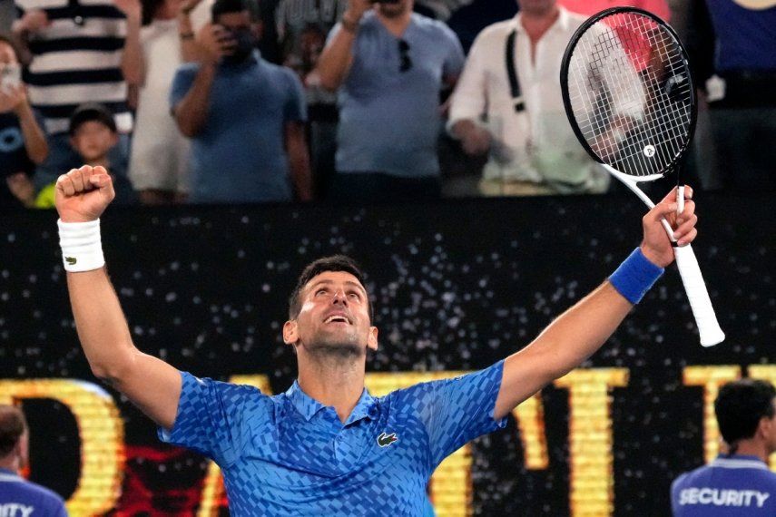 El serbio Novak Djokovic celebra el pase a la final del Abierto de Australia tras derrotar al estadounidense Tommy Paul en semifinales, en Melbourne, Australia, el 27 de enero de 2023.&nbsp;