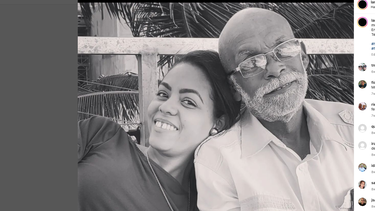 La cantante Laritza Bacallao y su padre, Ernesto Bacallao, fallecido este lunes 22 de agosto.&nbsp;