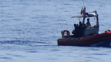 Guardia Costera durante el operativo de rescate a migrantes cubanos.