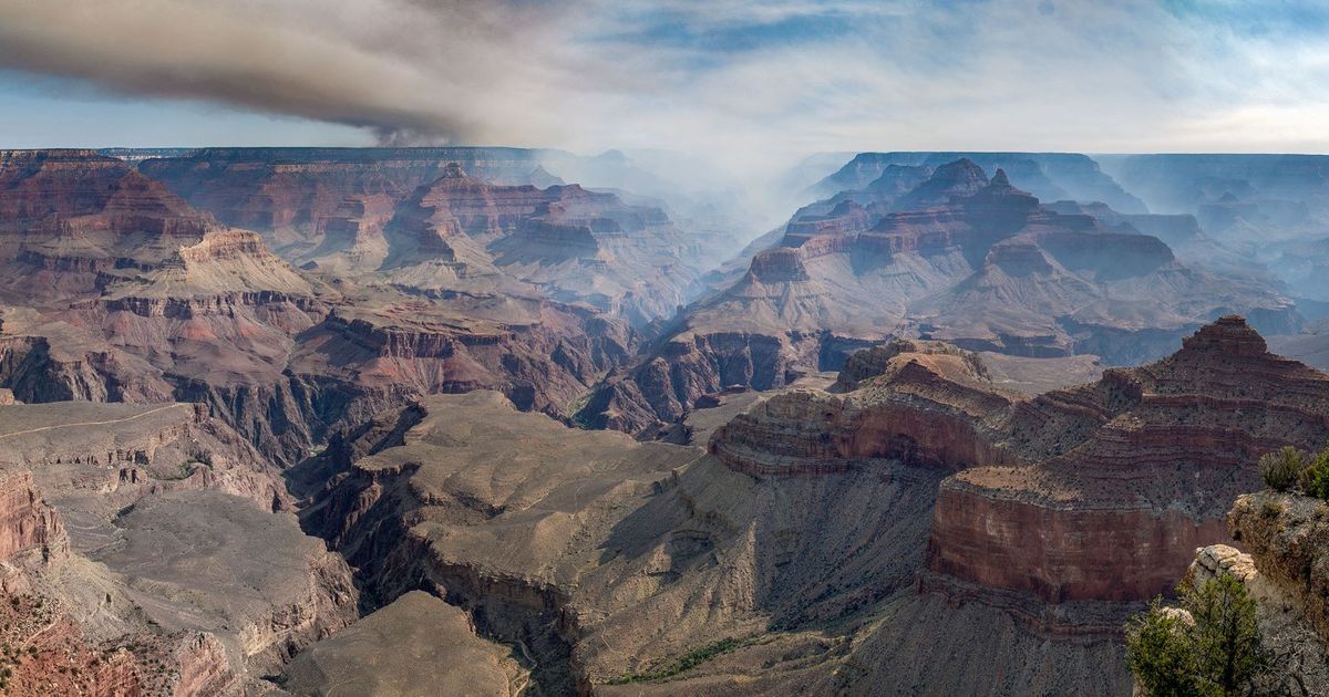 Incendio forestal avanza en el Gran Cañón y arrasa monumento histórico en Arizona
