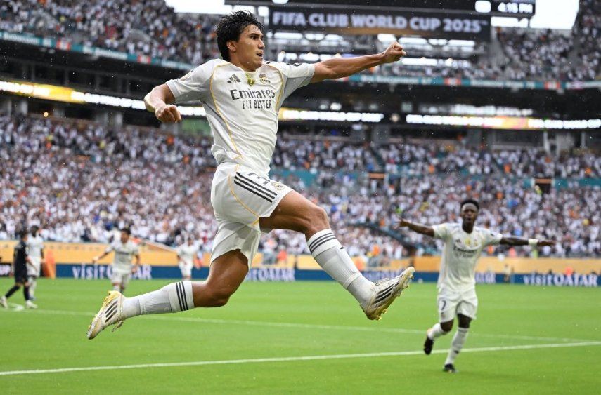 El delantero del Real Madrid, Gonzalo García, celebra tras anotar un gol en octavos de final de la Copa Mundial de Clubes de la FIFA 2025.