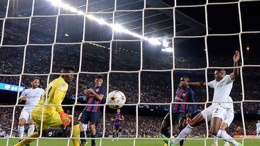 Ousmané Dembelé marca el primer gol del FC Barcelona ante el Inter de Milán en la Champions League