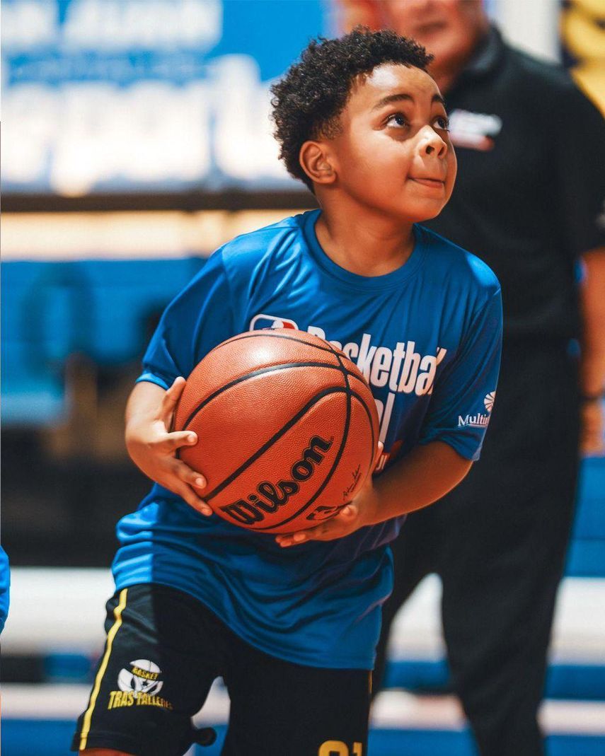 El inicio del programa se celebró con éxito durante el primer día de clínicas en el Colegio Universitario de San Juan, dirigidas a niños y niñas de 8 a 10 años